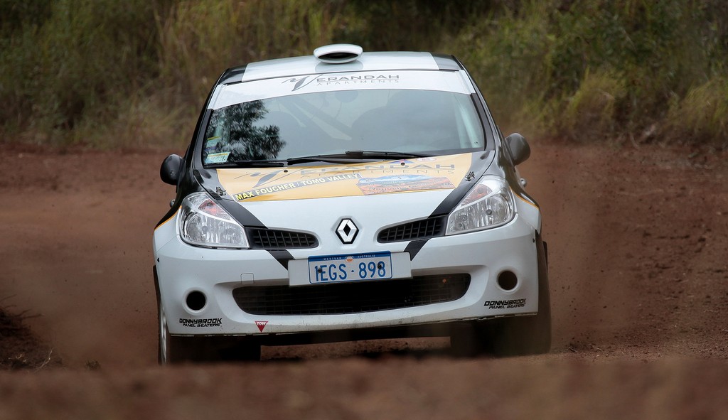 Renault clio R3 1EGS 898 voiture compétition rallye Nouvelle-Calédonie 2014APRC