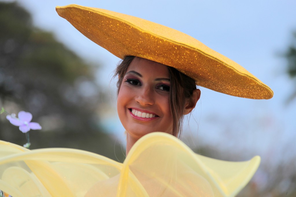 Belle femme souriante Carnaval de Nouméa 2015 Nouvelle-Calédonie