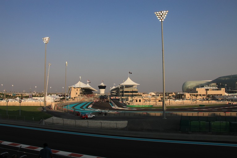 The race formula 1 Abu Dhabi GP 2010 voiture de course circuit F1