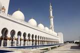 Sheikh Zayed Mosquée compte quatre minarets d'une hauteur de 107 mètres et 82 dômes de sept tailles différentes
