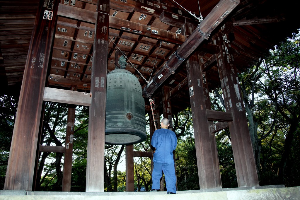 Jinja sanctuaire shrine japon Tokyo japan tour de la cloche 鐘楼 moine temple