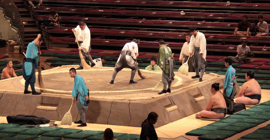 Dohyo 土俵 ring sumo sumo wrestling bout お相撲さん sumo sumotori rikishi Tokyo tournament Japan
