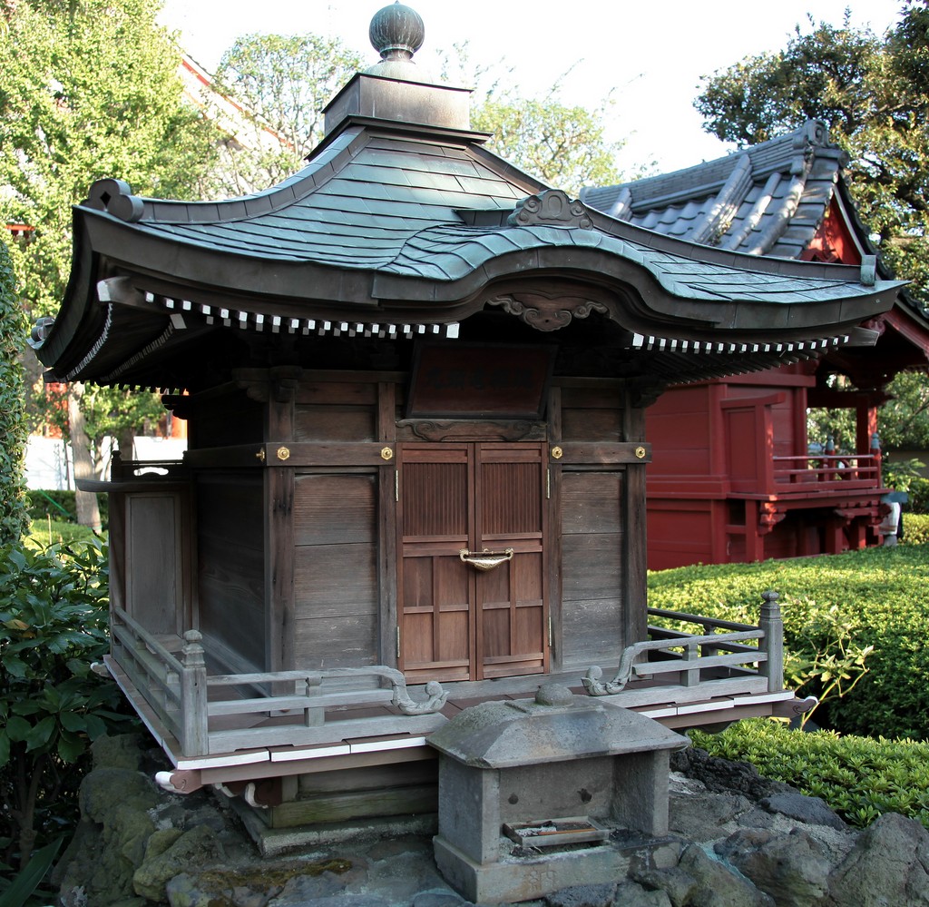 Hokora hokura 神庫 sanctuaire shinto sensoji temple Tokyo Japon