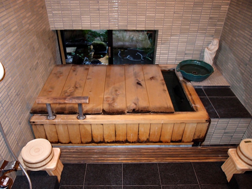 Japanese bath Furo 風呂 ryokan Japan Tokyo bain japonais auberge Japon