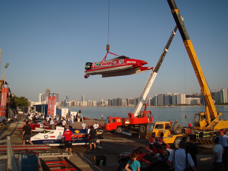 Mise à terre des F1 de la mer Grand Prix motonautique Abu Dhabi