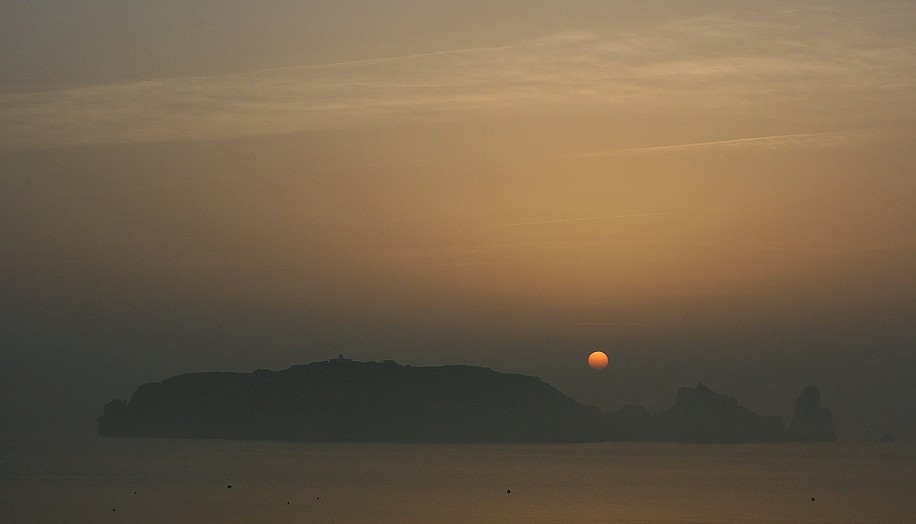 Iles Medes plongée sous-marine le soleil se couche Costa Brava, Catalogne Espagne mer Méditerranée