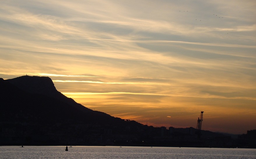 L'aube précède le lever de soleil Toulon Département du Var France