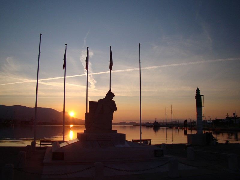 Le soleil se lève sur Toulon Département du Var France