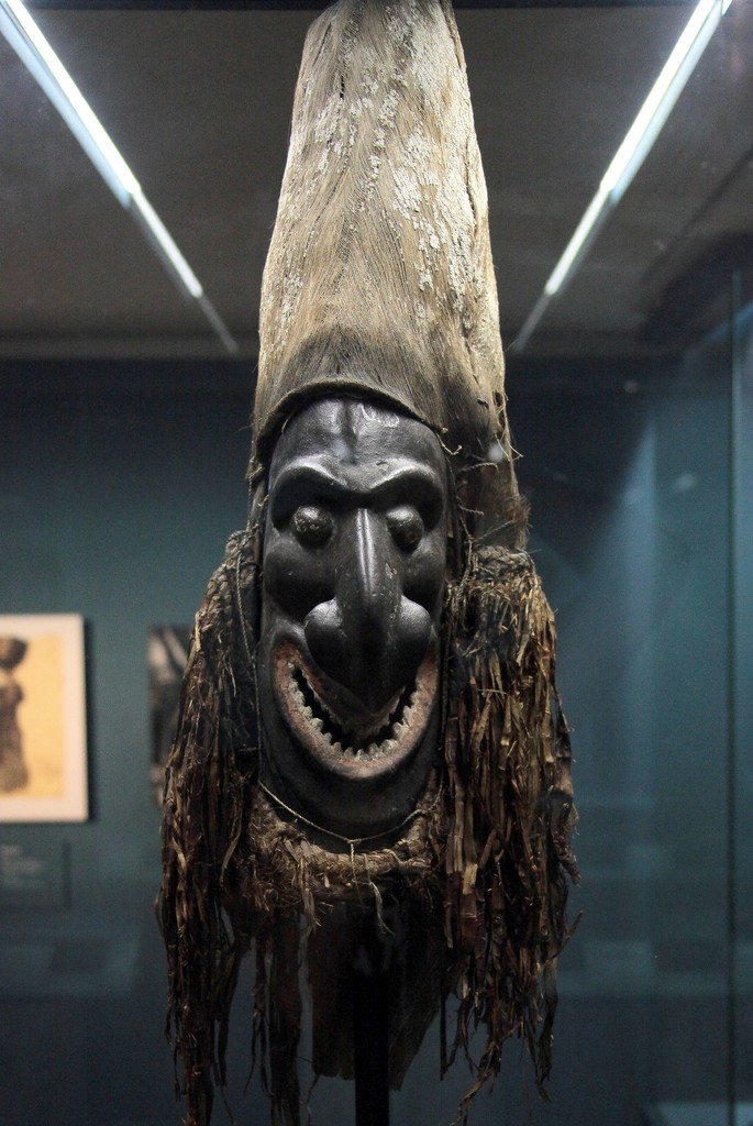 Masque Kanak deuil costume coiffe tidi Nouvelle-Calédonie