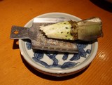 Racine Wasabi avec sa rape dans un restaurant de sushi Tokyo Japon おろし金