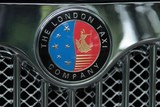 Ecusson voiture the London taxi Company brand car luxe Tokyo Japan