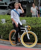 Single speed Fixed-gear bicycle bike fixie Tokyo street Japan Fashion Young man