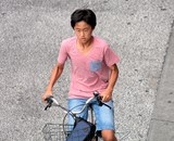 Jeune garcon vélo en ville Tokyo Japan Japon