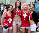 Sexy supportrices jeune femme supporter équipe football Suisse Lake Parade Geneve