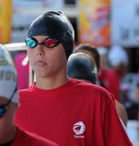 Jeune nageuse tire la langue préparation compétition natation meeting Qantas 2014 Nouvelle-Calédonie