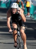 Triathlon Nouméa Nouvelle-Calédonie cycliste casque