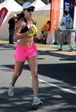 Running woman pink short New Caledonia Triathlon Noumea international 2014