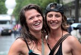 Couple lesbien Gay Pride Paris 2014 fiertés lesbiennes gaies bi trans homophobie homosexuel