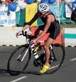 Trіаthlоn Intеrnаtіоnаl dе NOUMЕA-BNC 2015 Nouvelle-Calédonie Cycliste femme triathlète