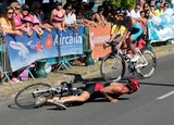 Vélo chute virage compétition cyclisme Triathlon international Nouméa Nouvelle-Calédonie