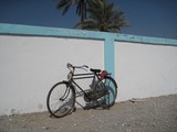 Sultanat d'Oman Dibba velo contre un mur bike on the wall