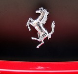 Cheval cabré ferrari metal voiture de sport red sport car carrosserie rouge italian coupé