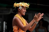 Jolie femme vahine danse Tahiti tahitienne sexy fille des îles