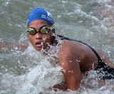 Jeune nageuse eau libre mer traversée Anse-Vata/Ilot Canard Nouméa Nouvelle-Calédonie
