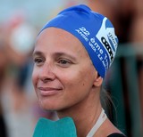 femme bonnet de bain bleu jolie sourire traversée Anse-Vata/Ilot Canard Nouméa Nouvelle-Calédonie